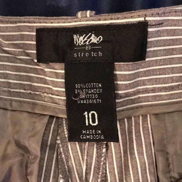 Shorts - Picture 3 of 3